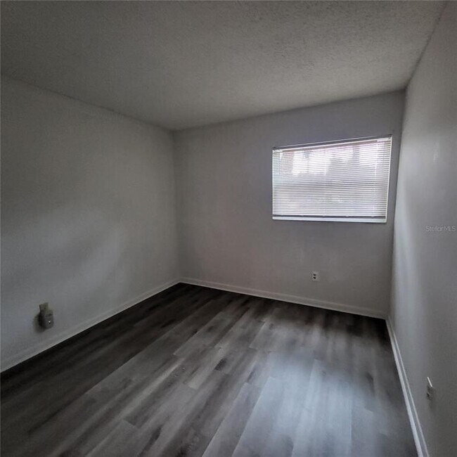 Building Photo - 2525 W Bay Dr