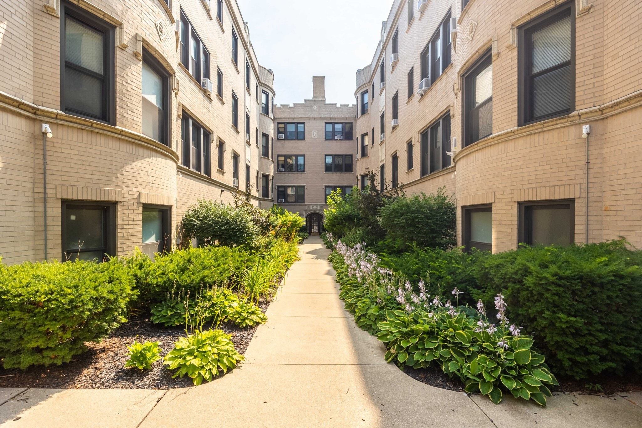 Building Photo - 4521 N Paulina St