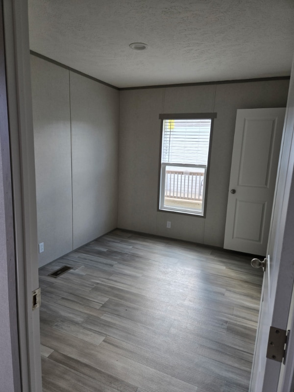 Building Photo - 29 Lakeview Dr
