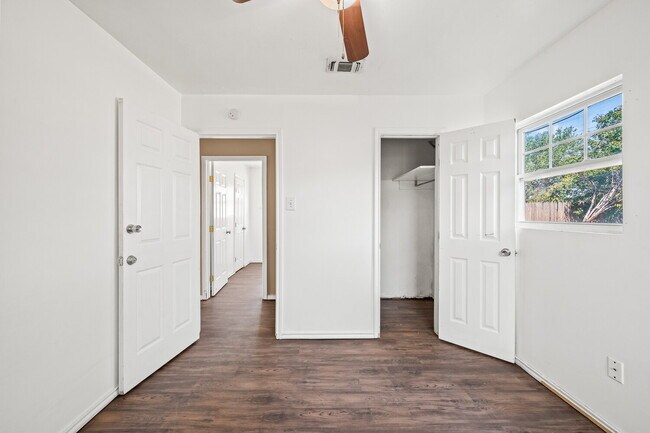 Building Photo - Cute Two Bedroom House, Minutes from TTU &...