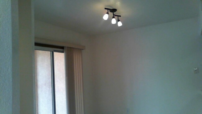 Building Photo - Non age restricted townhome available    V...