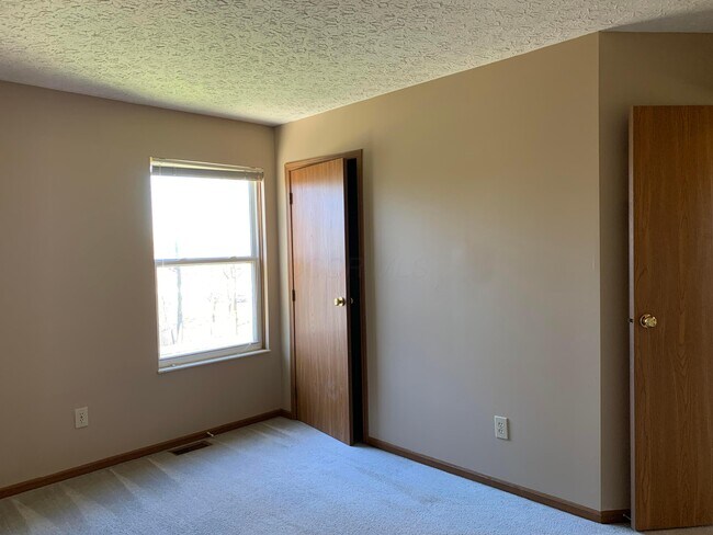 Building Photo - 620 Laurel Oak Ct