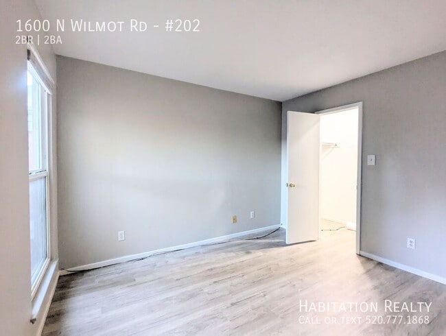 Building Photo - 1600 N Wilmot Rd