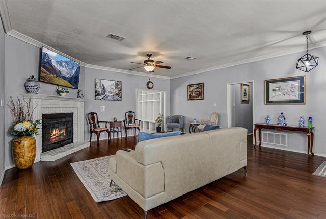 Building Photo - 1531 Pickwick Ln