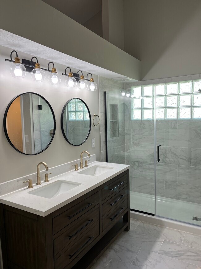 Building Photo - 10728 Lexington Dr