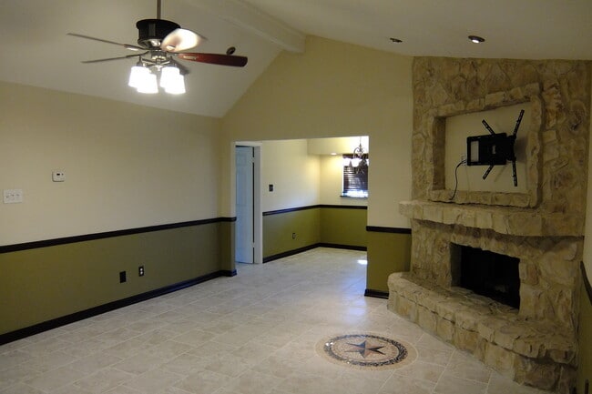 Building Photo - 10526 Sundown Dr