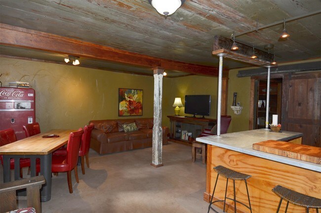 Primary Photo - 0000 Austin Ave