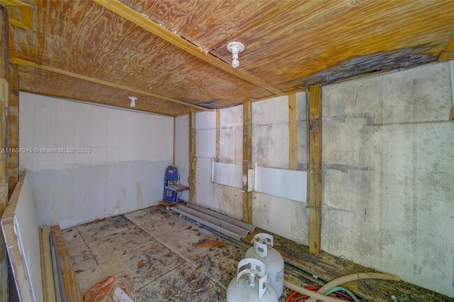 Building Photo - 3044 SW 7th St
