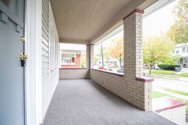 Building Photo - 4122 Fairview Dr