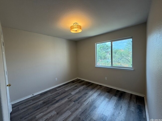 Building Photo - 1323 Pinnacle Falls