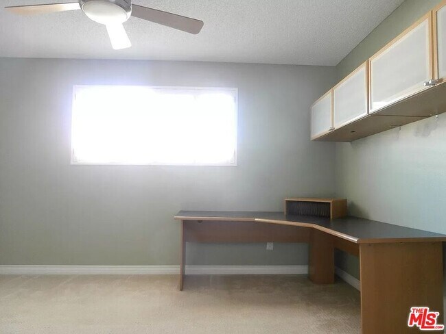 Building Photo - 1711 Grismer Ave