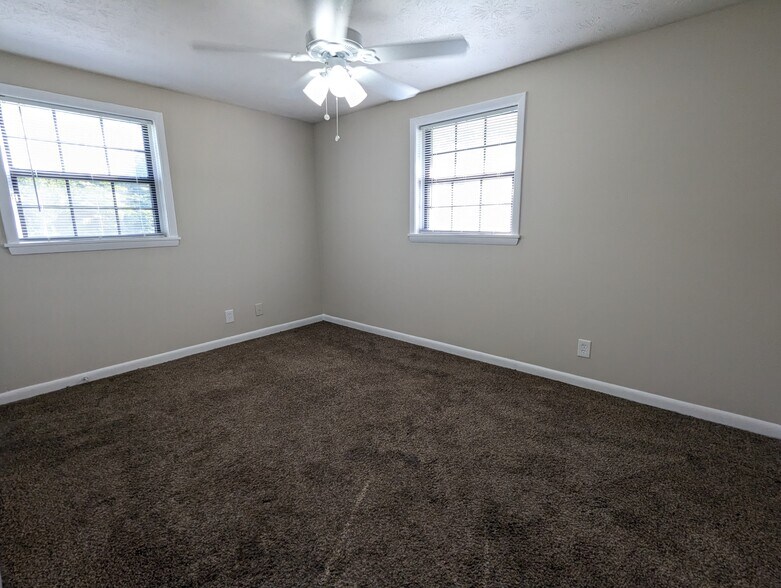 Building Photo - 6941 Delisle Dr