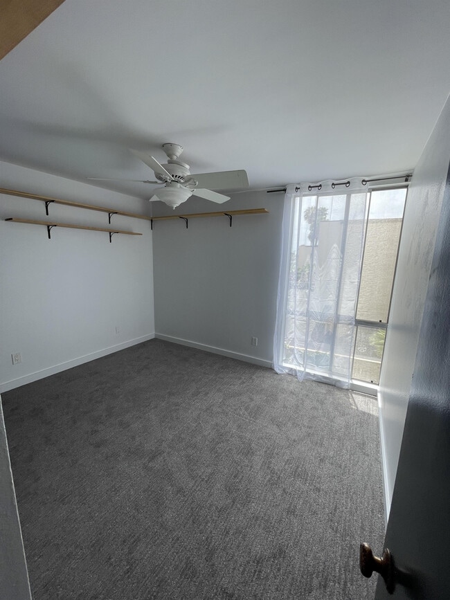 Building Photo - 6455 La Jolla BoulevardUnit 245 Ln