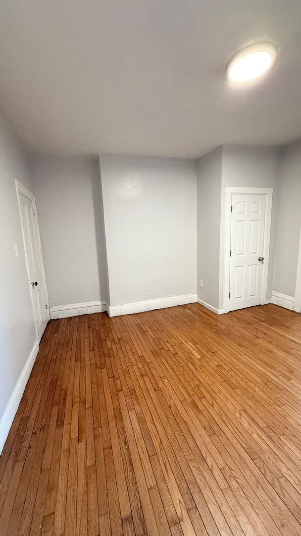 Building Photo - Spacious Townhome in Lawrenceville for Rent- Hardwood Floors and Large Backyard!