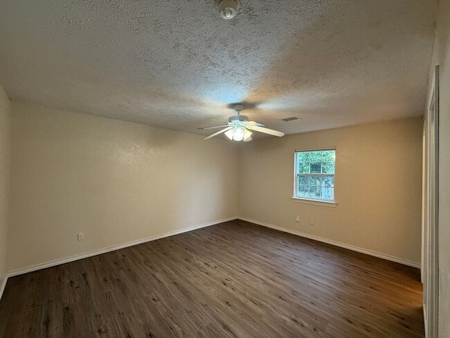 Building Photo - Reduced Rent! Available Now! ***SPECIAL 50% OFF 1ST FULL MONTH'S RENT***    Charming 4 bedroom ho...