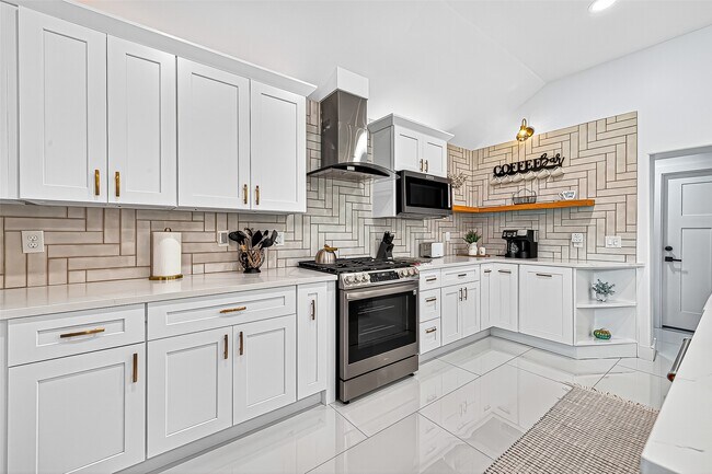 Building Photo - 5121 Locust St