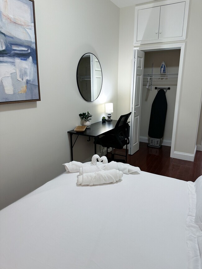 Building Photo - 207 N 11th St