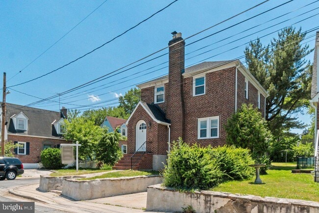 Building Photo - 3027 Lavender Ave