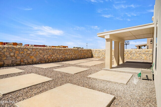 Building Photo - 14116 Rainbow Point Dr