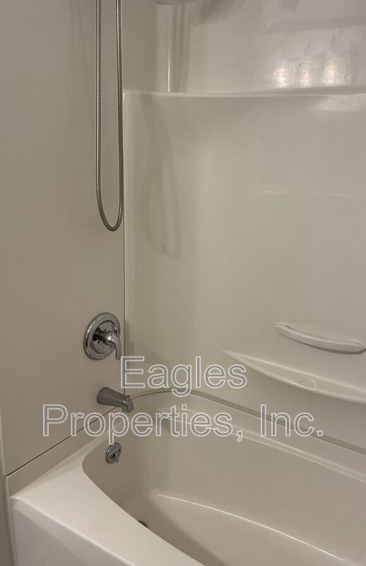 Building Photo - 608 Adler Ln