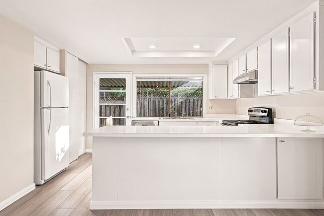 Building Photo - 6741 Altiplano Way