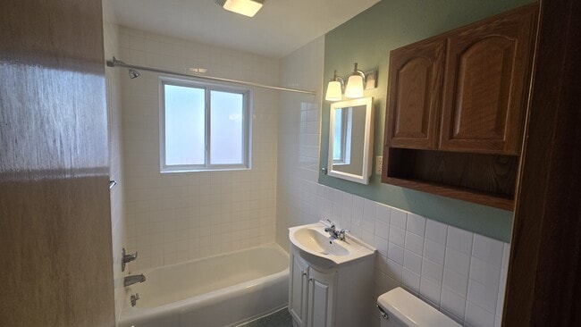 Building Photo - 426 Rushmore Ln