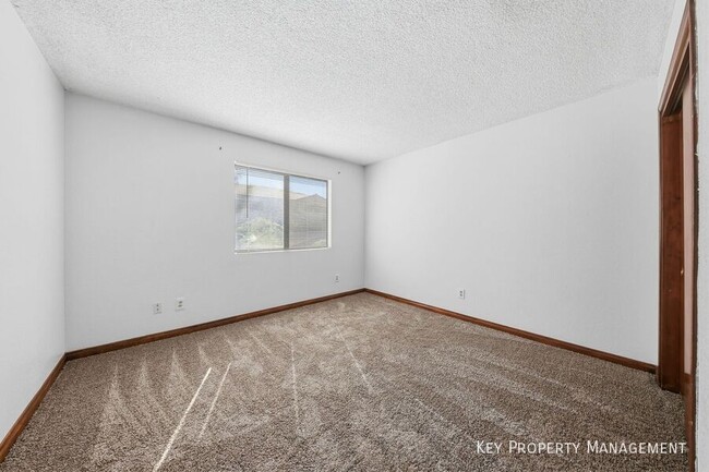 Building Photo - 1418 Santa Margarita St