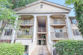 Building Photo - 725 Ridgeside Dr