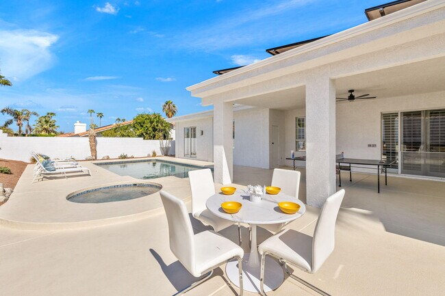 Building Photo - 47215 Heliotrope Dr
