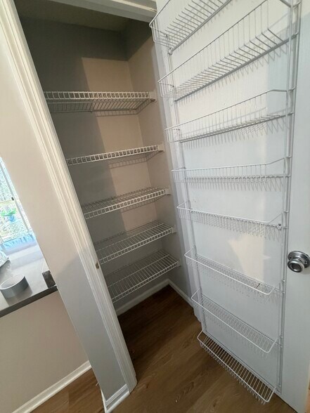 Kitchen pantry - 32 Sequoia Ct