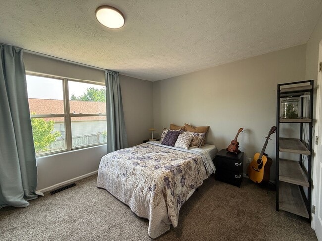 Building Photo - Experience Bright Living in This Stunning 4-Bedroom Home!