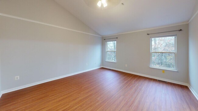 Building Photo - Updated Three Bedroom Home W/Full Sized Kitchen, Parking, Back Deck, & 2,640 Square Feet!