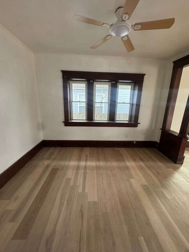 Building Photo - 4 bed 1 bath house