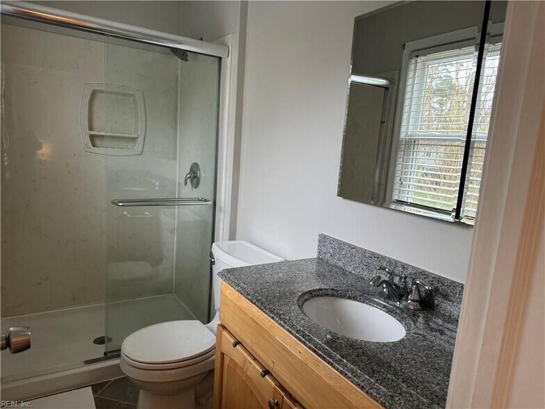 Building Photo - 3716 S Queensgrove Cir