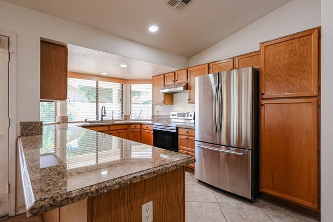 Building Photo - Welcome to this stunning 4-bedroom, 2-bath...