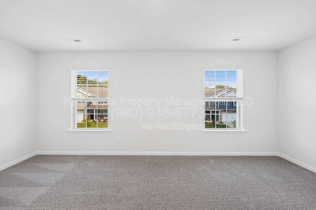 Building Photo - 1837 Vanderlyn St