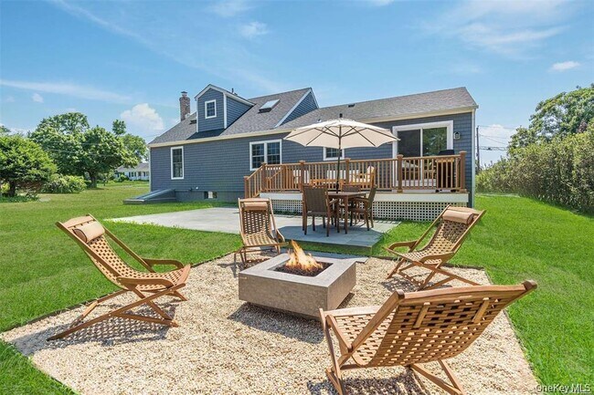 Building Photo - 970 Village Ln