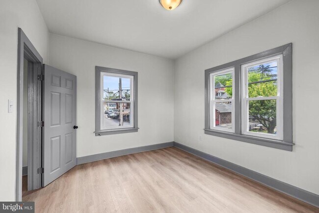 Building Photo - 531 Walton St