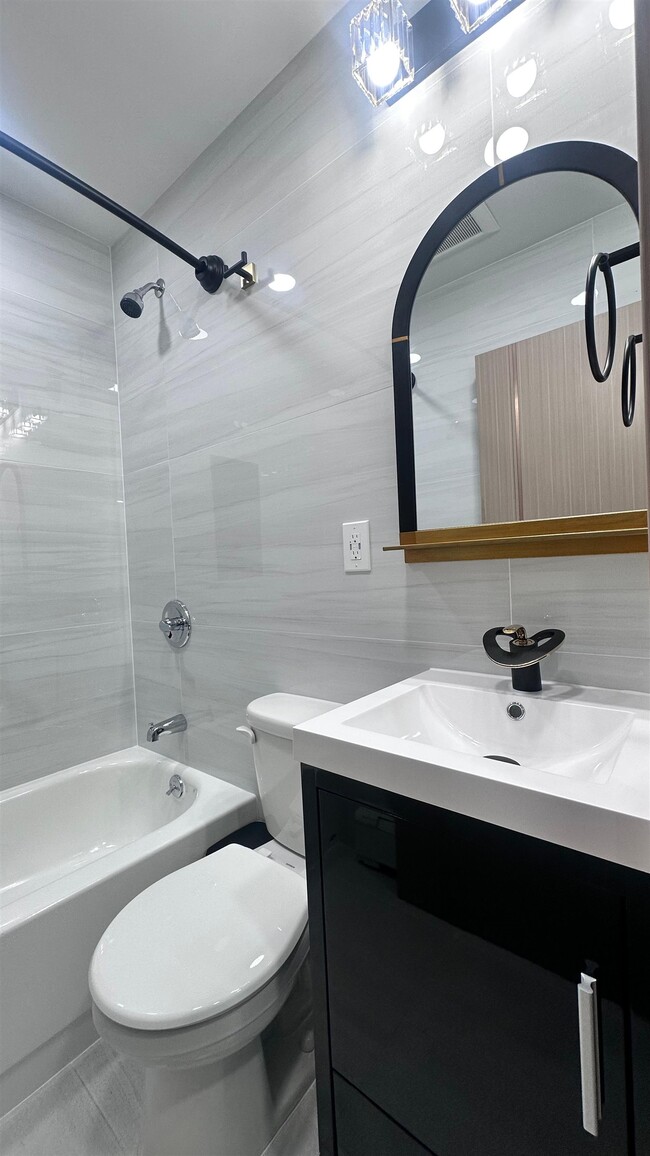 Building Photo - 213 Woodward St