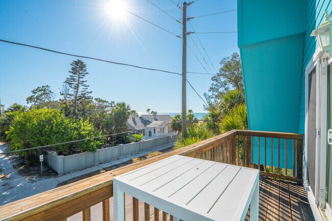 Building Photo - 113 4th Ave