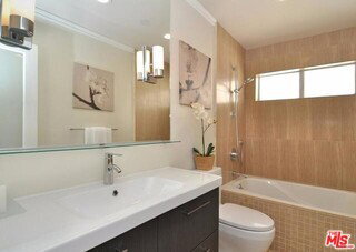 Building Photo - 5354 Lindley Ave