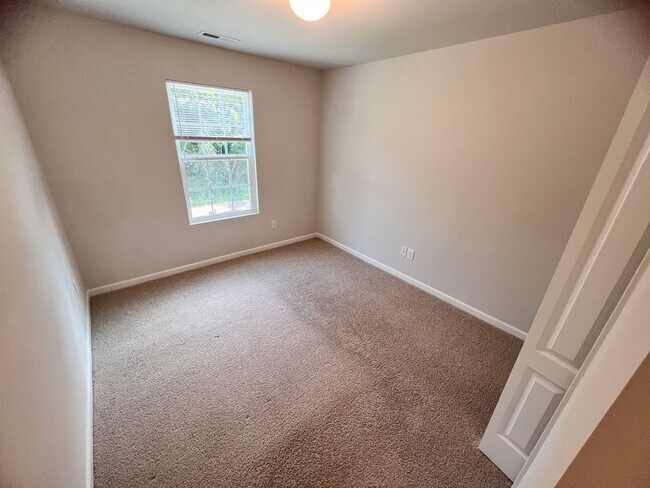 Building Photo - Gorgeous 3 bedroom, 2 1/2 bathroom two-story home in Winston Salem