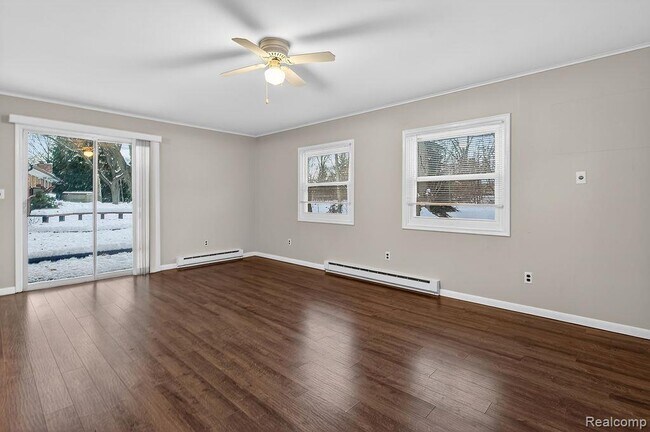 Building Photo - 126 Orchardale Dr