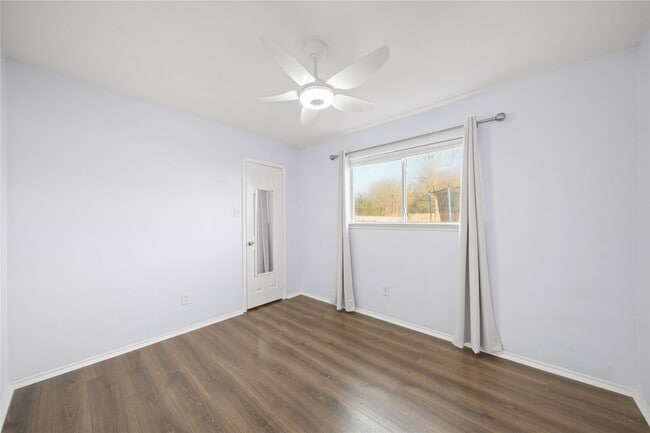 Building Photo - 34546 Park Green Dr