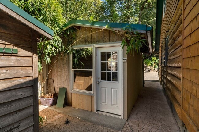 Building Photo - 14239 SE Fairoaks Ln