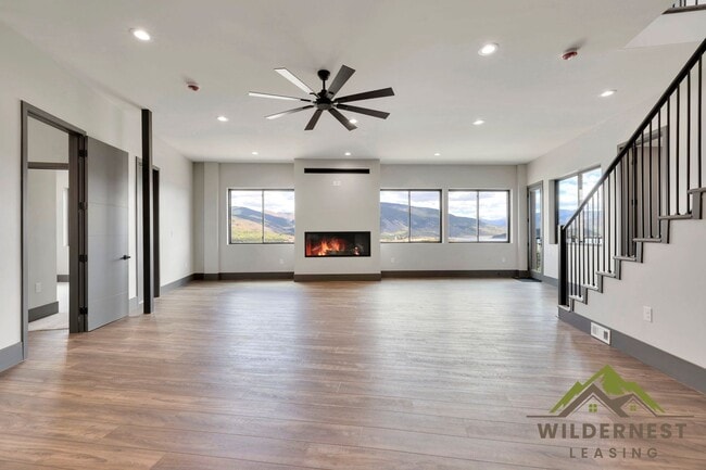Building Photo - 348 Lake View Dr