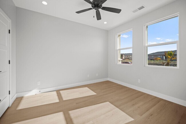 Building Photo - 362 Firerock Way