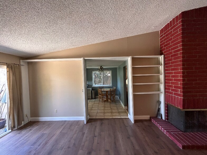 Building Photo - 125 Kingswood Ave
