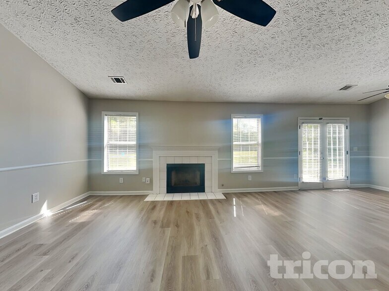 Building Photo - 4031 Daylily Way