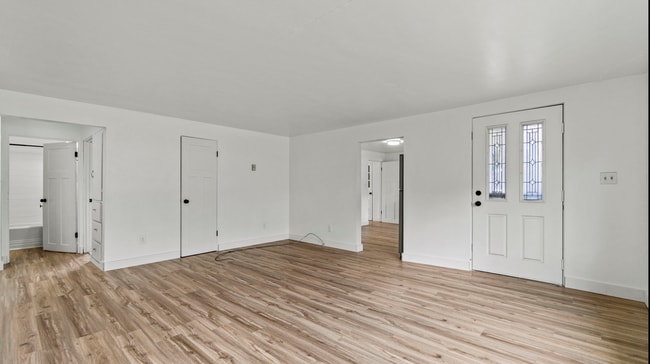 Building Photo - COMING SOON! 3 Bed/ 2 bath House!
